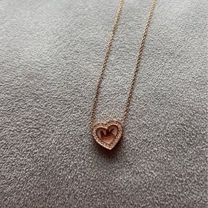 Michael Kors Necklace

Rose gold-tone necklace